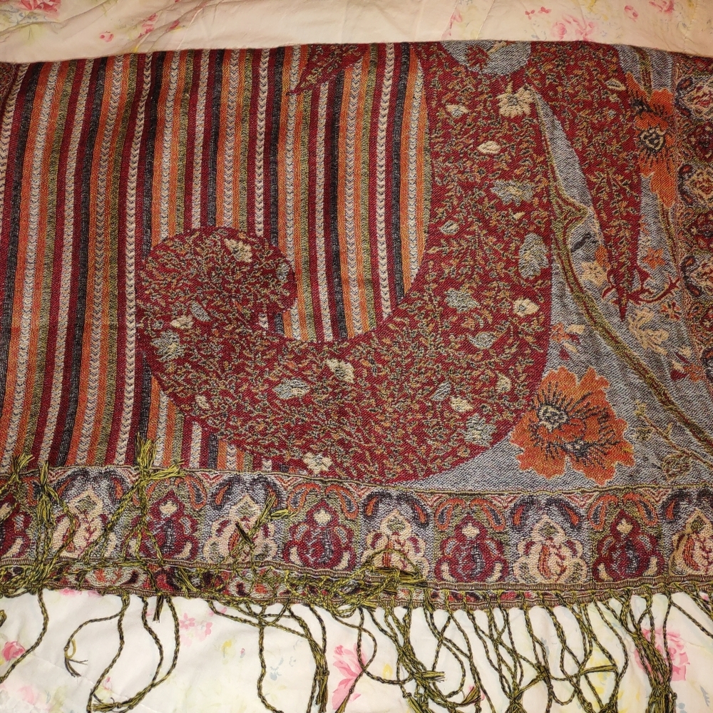 See pictures, three women's Scarves/Wraps